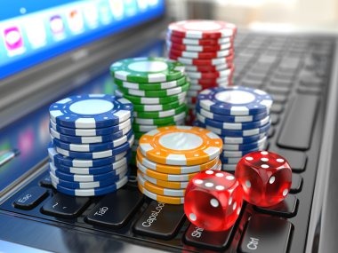 Cluster win cascade in Reactoonz slot game